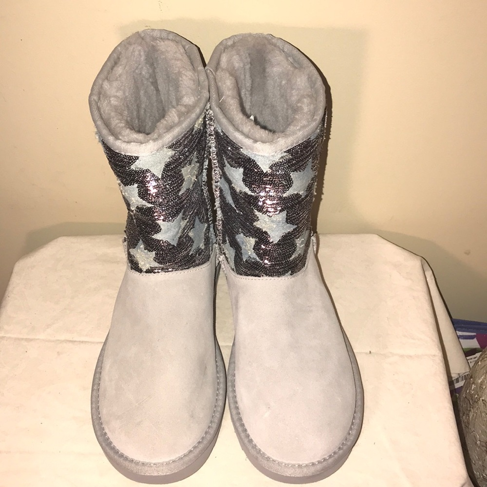 NWOT Ugg grey boots with blue sequinned stars